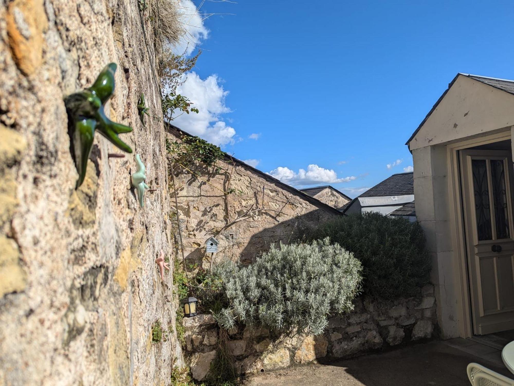 Appartement Des Hirondelles , Au Pied Du Chateau Chinon Esterno foto