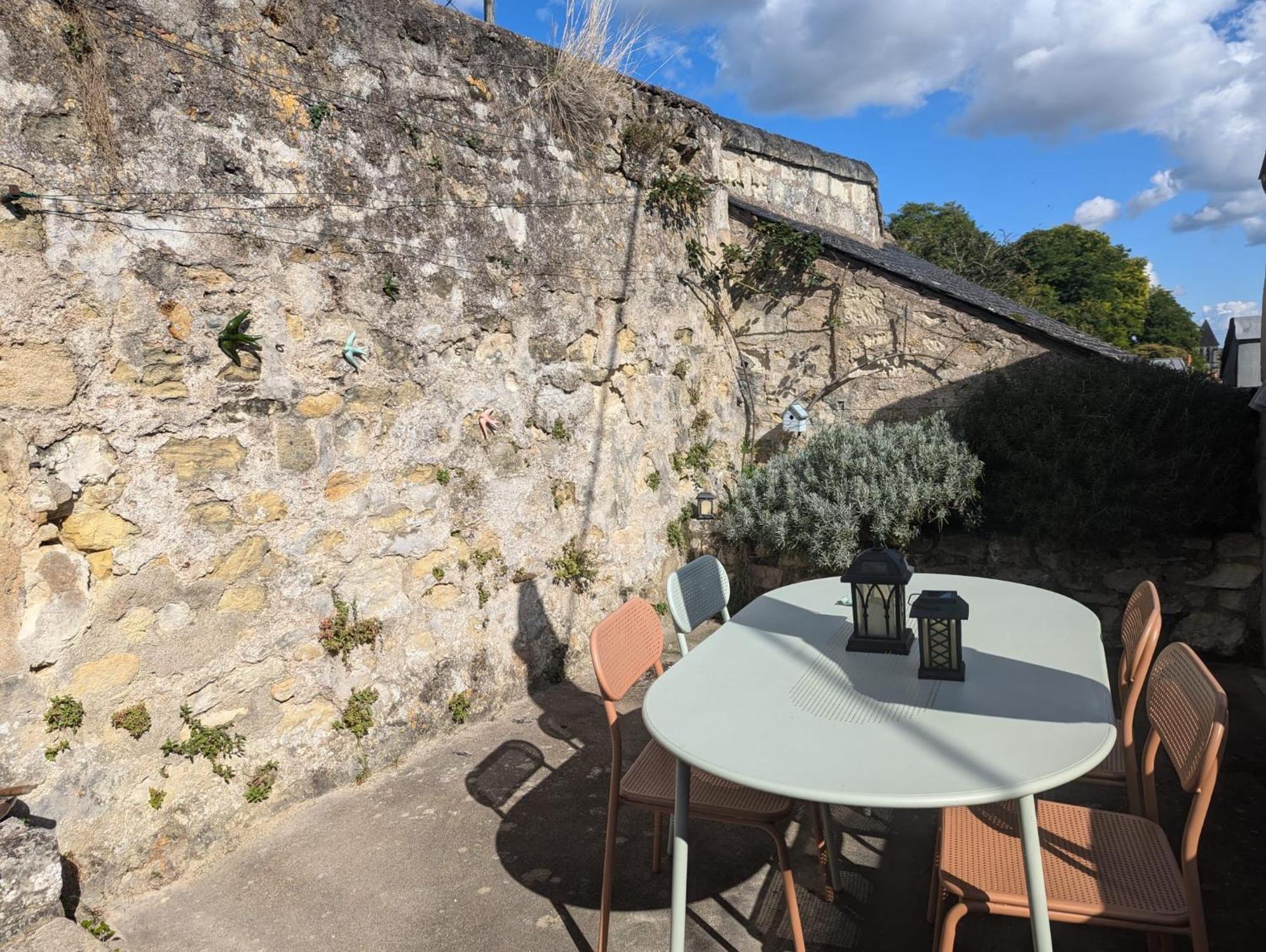 Appartement Des Hirondelles , Au Pied Du Chateau Chinon Esterno foto